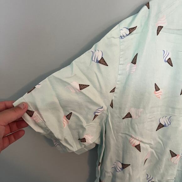 White Cross Ice Cream Cone Scrub Top Plus Size XXL - Picture 3 of 8